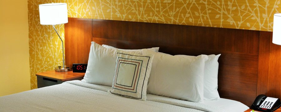 Fairfield by Marriott Inn Suites Omaha Northwest — Guest room