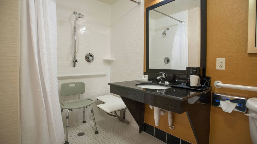 Fairfield by Marriott Inn Suites Orange Beach — Bathroom