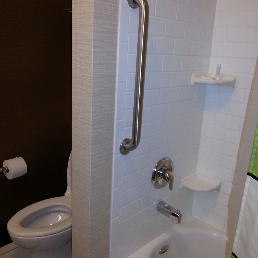 Fairfield by Marriott Inn Suites Ottawa Starved Rock Area — Bathroom