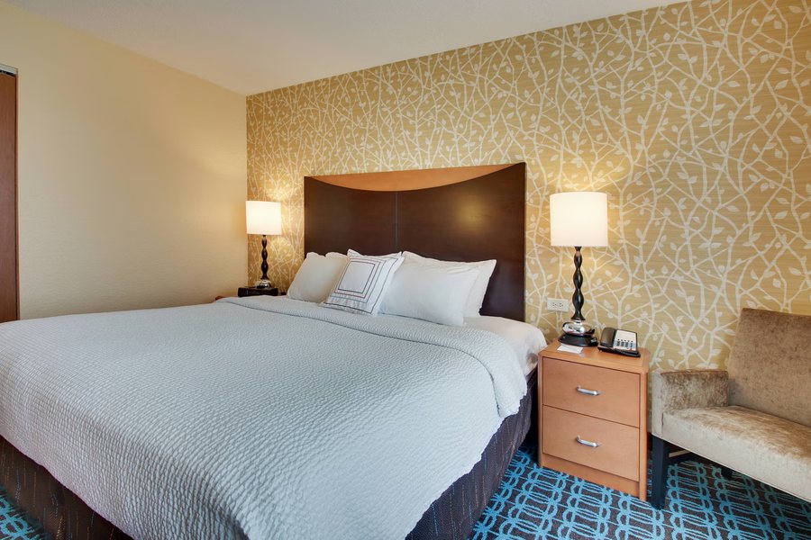 Fairfield by Marriott Inn Suites Ottawa Starved Rock Area — Guest room