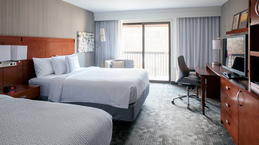 Fairfield by Marriott Inn Suites Parsippany — Guest room
