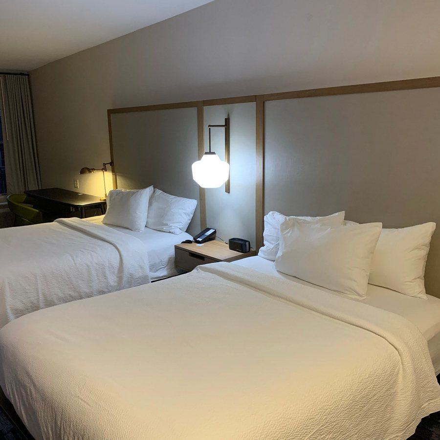 Fairfield by Marriott Inn Suites Pittsburgh Downtown — Guest room