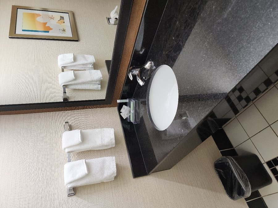 Fairfield by Marriott Inn Suites Portland Maine Airport — Bathroom