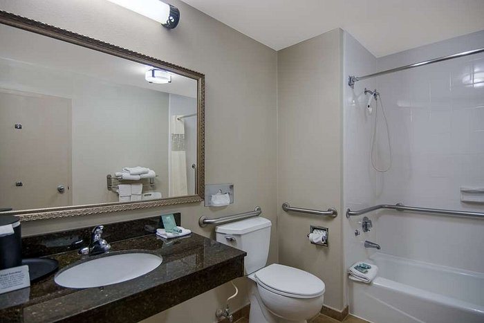 Fairfield by Marriott Inn Suites Quantico Stafford — Bathroom