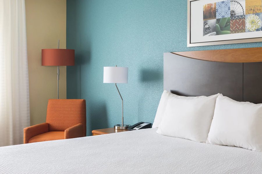 Fairfield by Marriott Inn Suites Quincy — Guest room