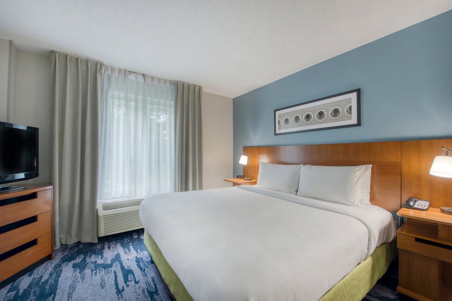 Fairfield by Marriott Inn Suites Raleigh Crabtree Valley — Guest room