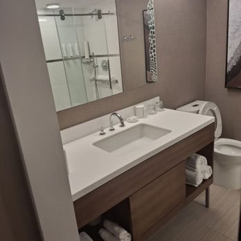 Fairfield by Marriott Inn Suites Rancho Cordova — Bathroom
