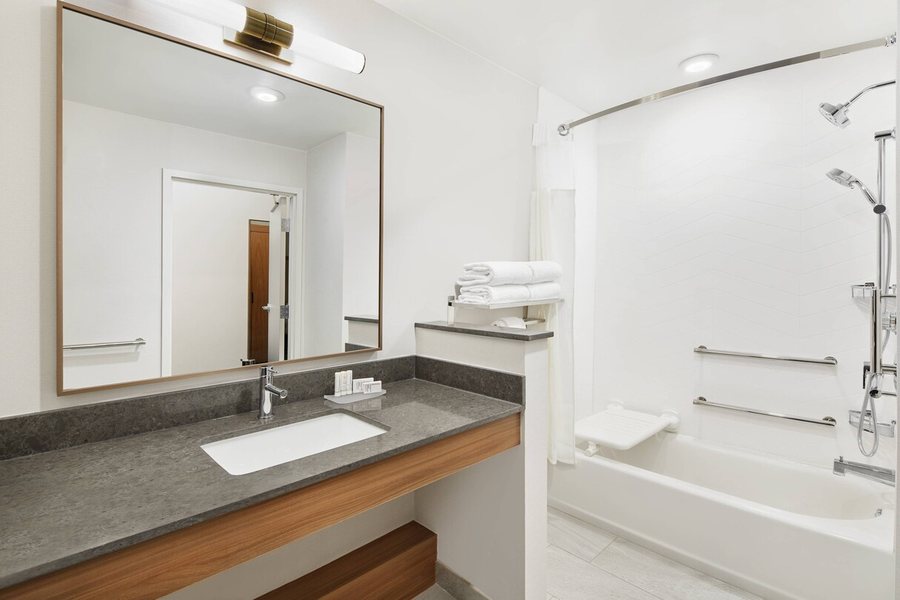 Fairfield by Marriott Inn Suites Rapid City — Bathroom