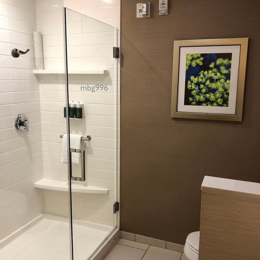 Fairfield by Marriott Inn Suites Richmond Ashland — Bathroom