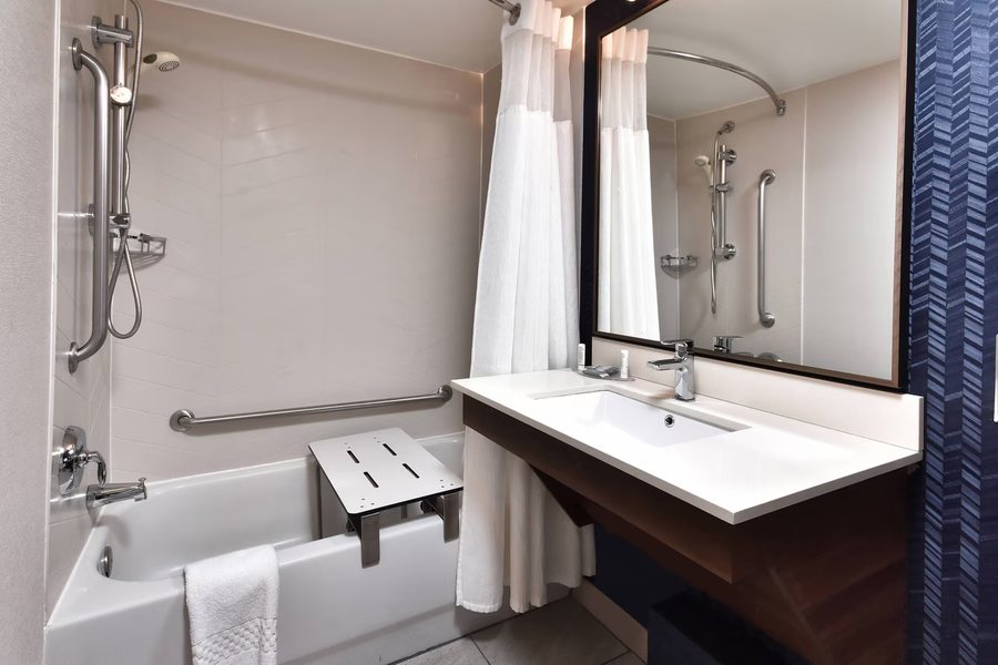 Fairfield by Marriott Inn Suites Richmond Innsbrook — Bathroom