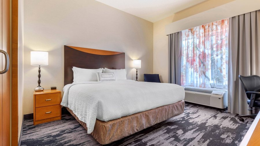 Fairfield by Marriott Inn Suites Rockford — Guest room