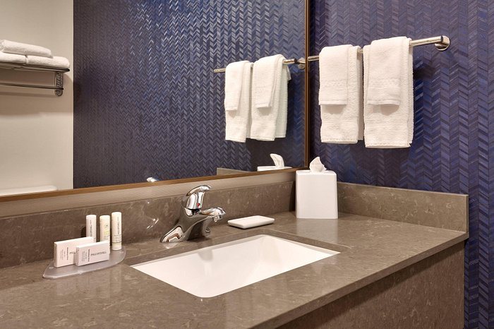 Fairfield by Marriott Inn Suites Roswell — Bathroom