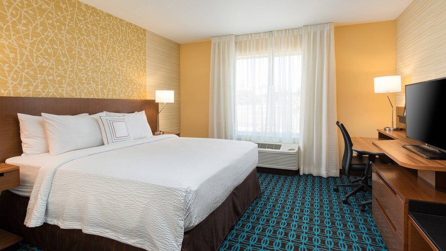 Fairfield by Marriott Inn Suites Sacramento Folsom — Guest room