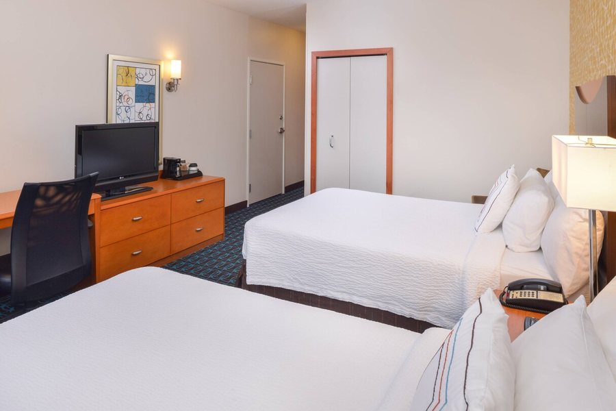 Fairfield by Marriott Inn Suites Santa Maria — Guest room