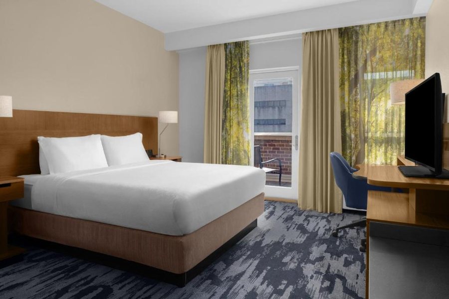Fairfield by Marriott Inn Suites Savannah Downtown Historic District — Guest room