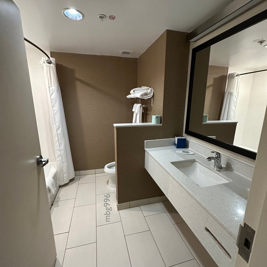 Fairfield by Marriott Inn Suites Savannah I 95 South — Bathroom