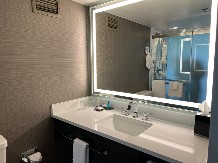 Fairfield by Marriott Inn Suites Seattle Sea Tac Airport — Bathroom
