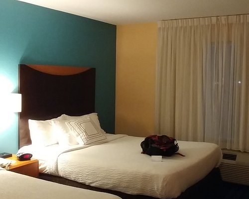 Fairfield by Marriott Inn Suites Seymour — Guest room