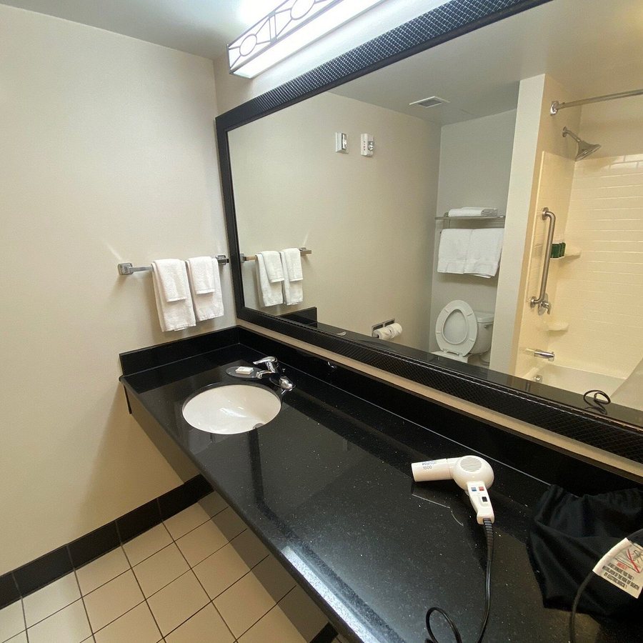 Fairfield by Marriott Inn Suites Sheridan — Bathroom