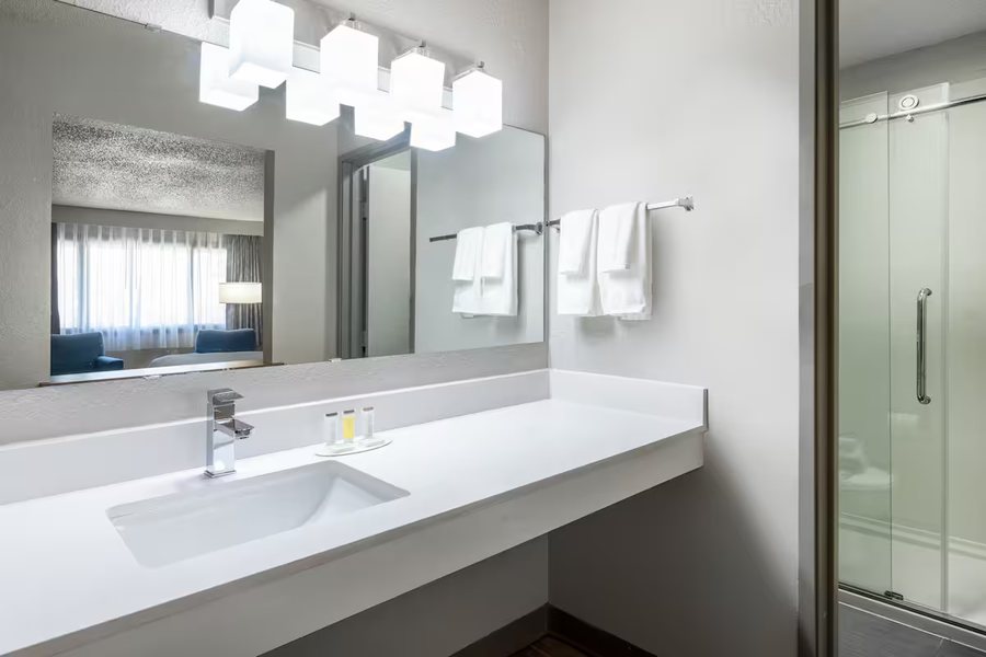 Fairfield by Marriott Inn Suites Sioux Falls — Bathroom