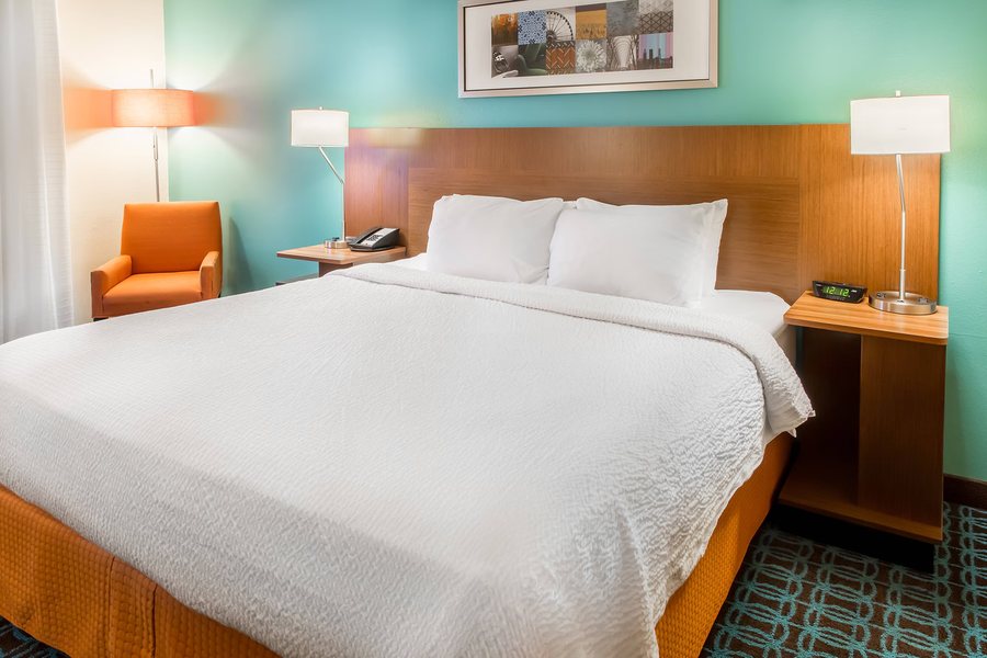 Fairfield by Marriott Inn Suites Sioux Falls — Guest room