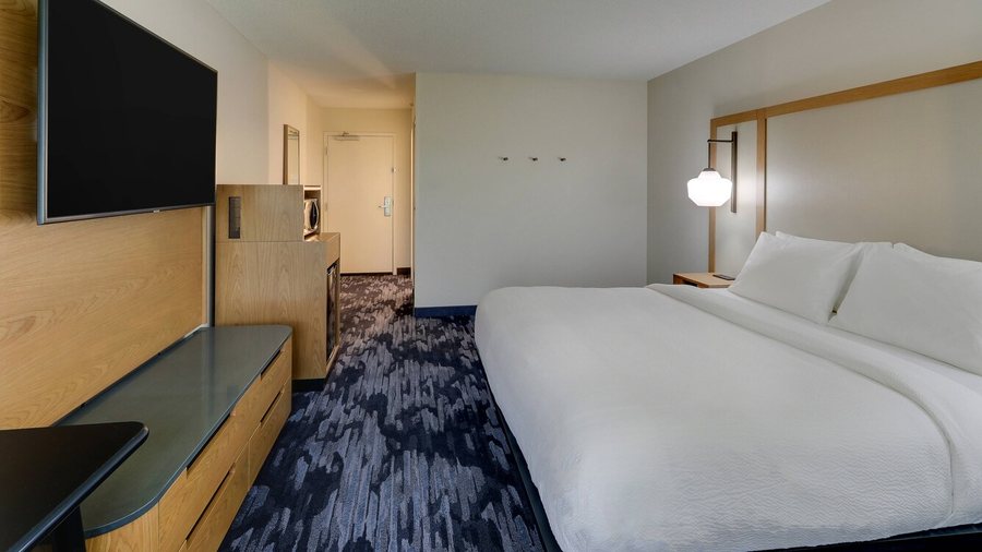 Fairfield by Marriott Inn Suites Southport — Guest room
