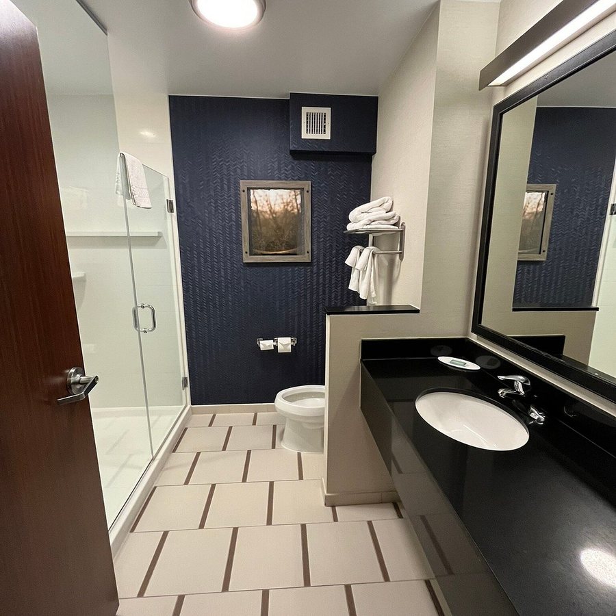 Fairfield by Marriott Inn Suites St Louis West Wentzville — Bathroom