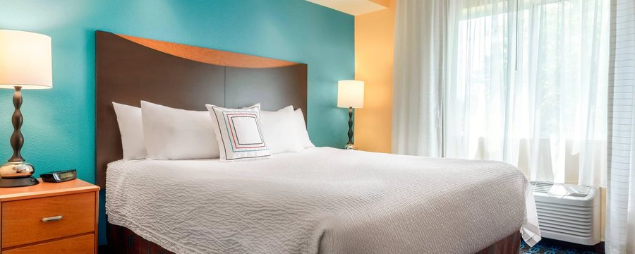 Fairfield by Marriott Inn Suites Stevens Point — Guest room