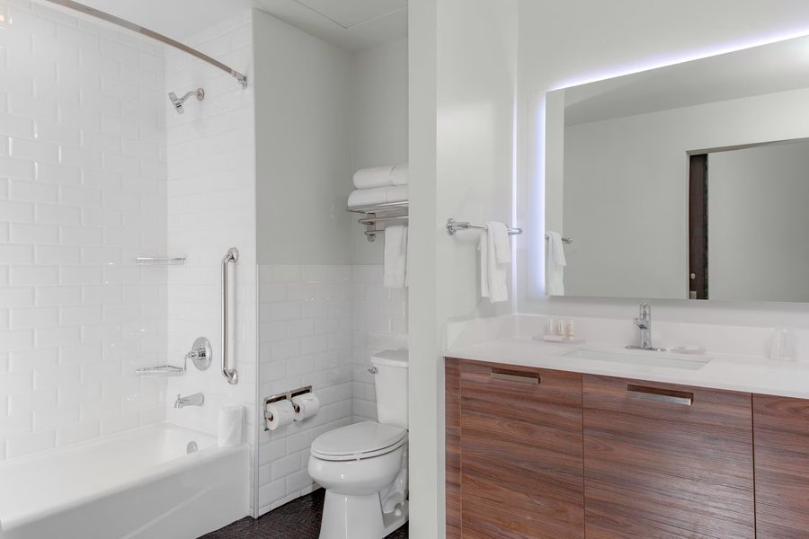 Fairfield by Marriott Inn Suites The Dalles — Bathroom