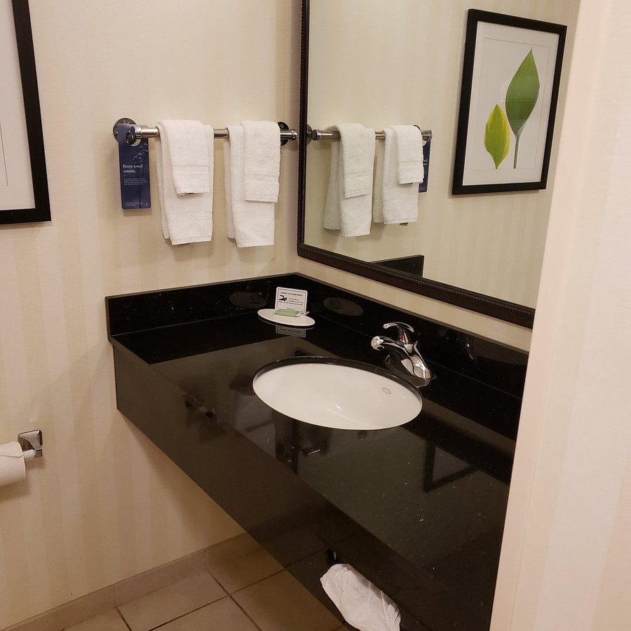 Fairfield by Marriott Inn Suites Titusville Kennedy Space Center — Bathroom