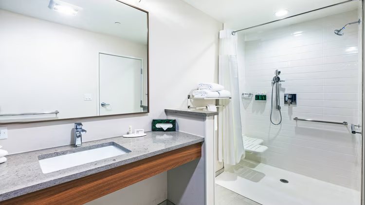 Fairfield by Marriott Inn Suites Tulsa Downtown Arts District — Bathroom