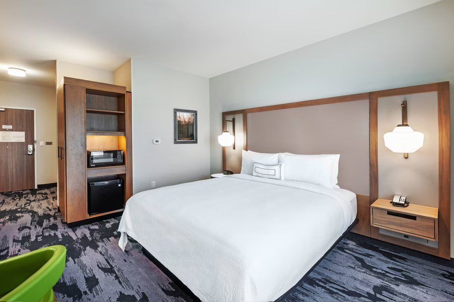 Fairfield by Marriott Inn Suites Tulsa South Medical District — Guest room