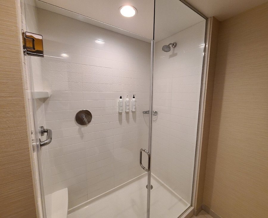 Fairfield by Marriott Inn Suites Tustin Orange County — Bathroom