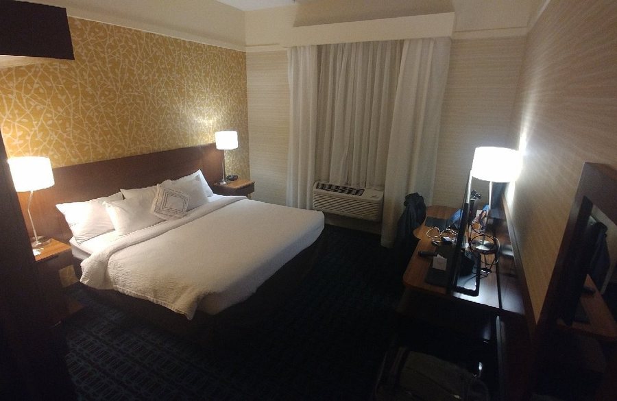 Fairfield by Marriott Inn Suites Utica — Guest room