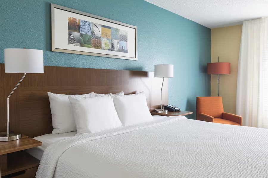 Fairfield by Marriott Inn Suites Valparaiso — Guest room