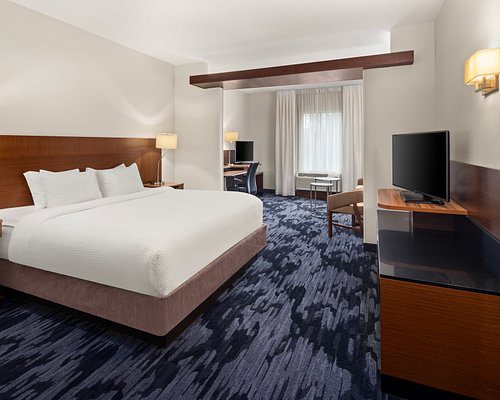 Fairfield by Marriott Inn Suites Waterloo Cedar Falls — Guest room