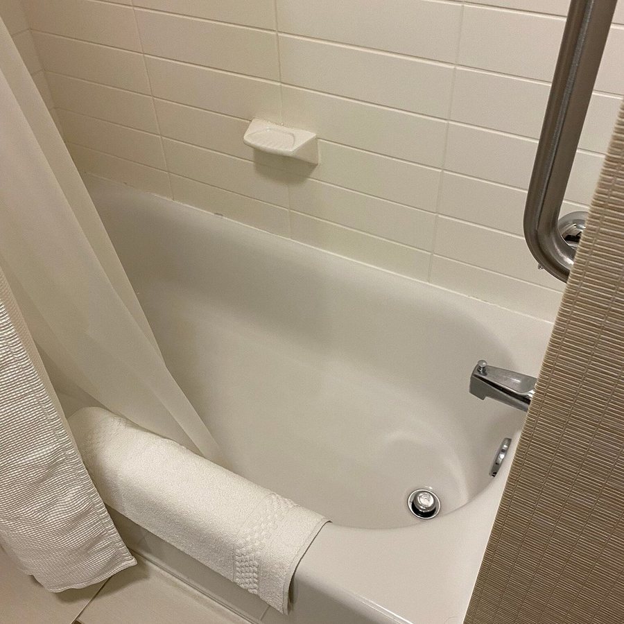 Fairfield by Marriott Inn Suites Watertown Thousand Islands — Bathroom