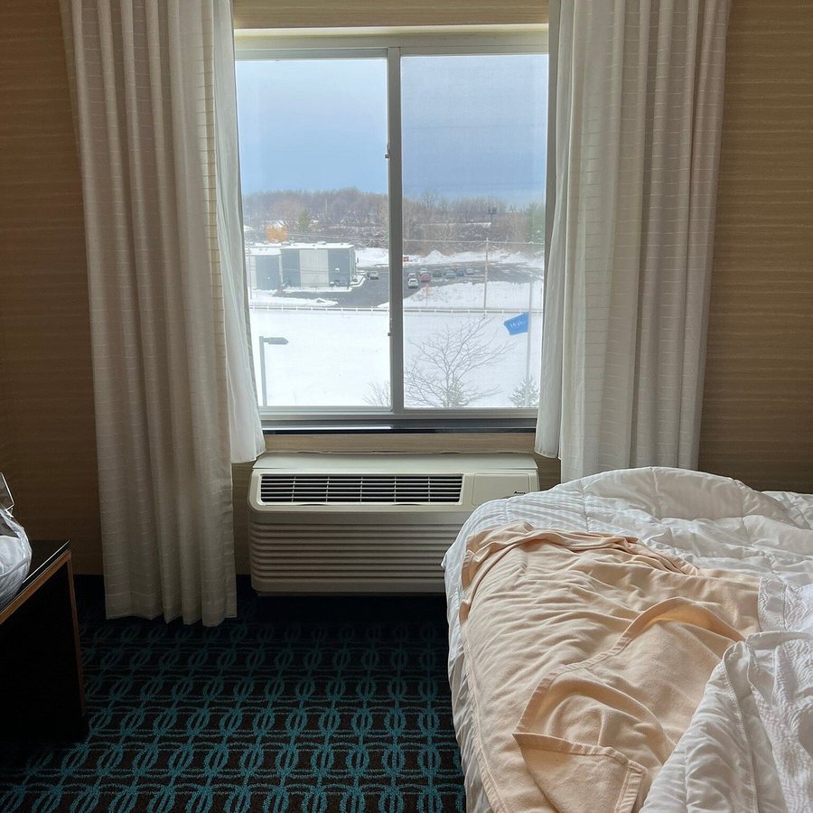 Fairfield by Marriott Inn Suites Watertown Thousand Islands — Guest room