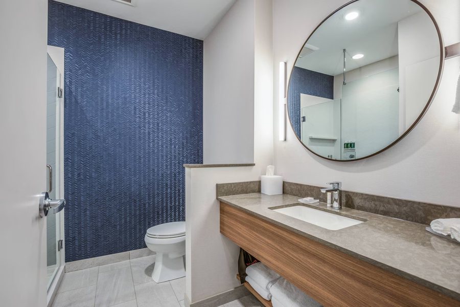 Fairfield by Marriott Inn Suites White Marsh — Bathroom