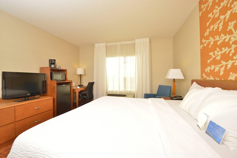 Fairfield by Marriott Inn Suites Williamsport — Guest room
