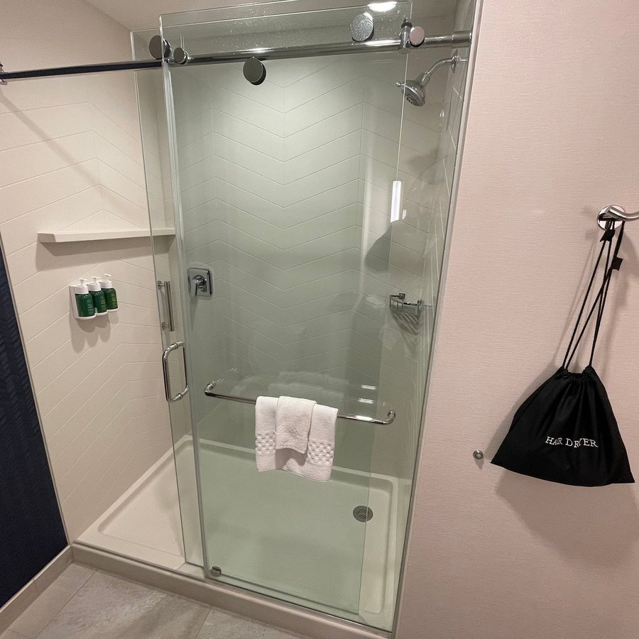 Fairfield by Marriott Inn Suites Winona — Bathroom