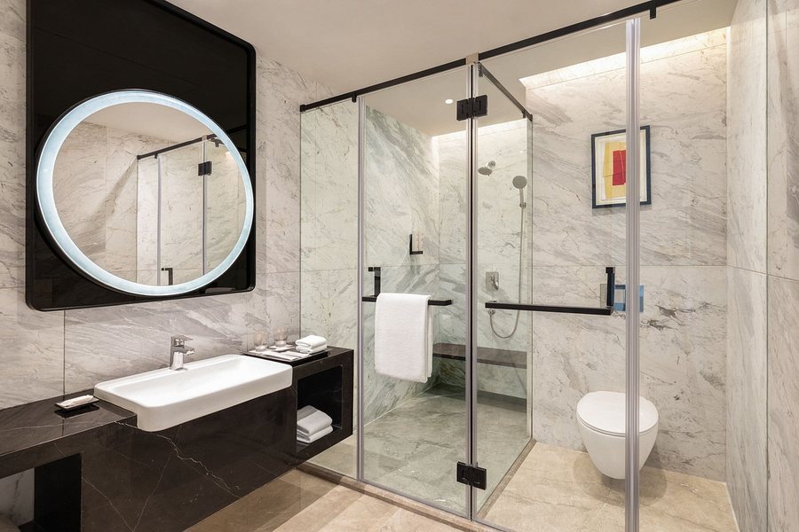 Fairfield By Marriott Mumbai International Airport — Bathroom