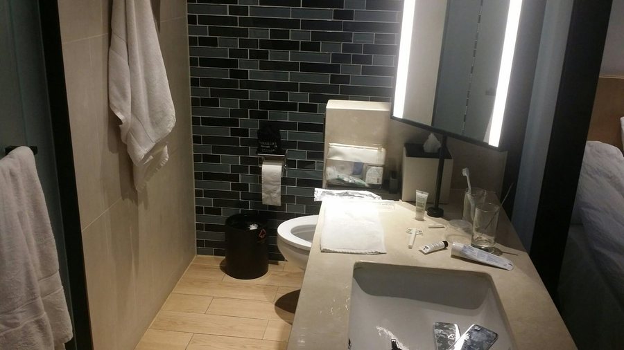 Fairfield by Marriott Shanghai Jingan — Bathroom
