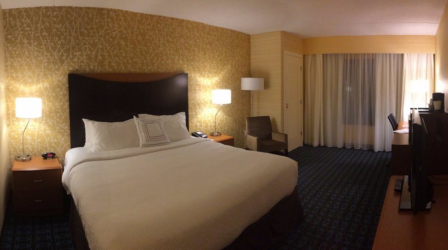 Fairfield Inn And Suites Rochester East — Guest room