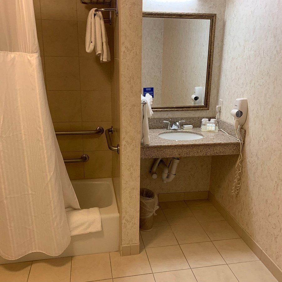 Fairfield Inn by Marriott Kennewick — Bathroom