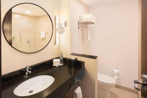 Fairfield Inn By Marriott Los Cabos — Bathroom