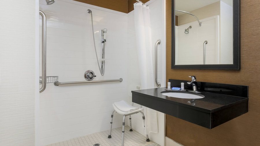 Fairfield Inn Las Vegas Convention Center Las Vegas Nevada — Bathroom