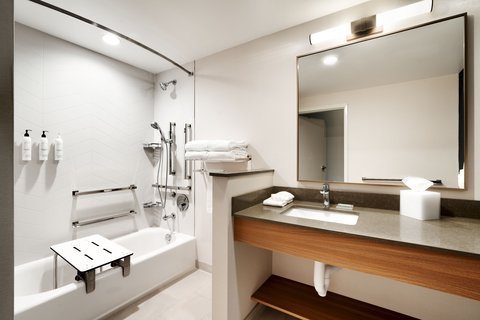 Fairfield Inn Laurel — Bathroom