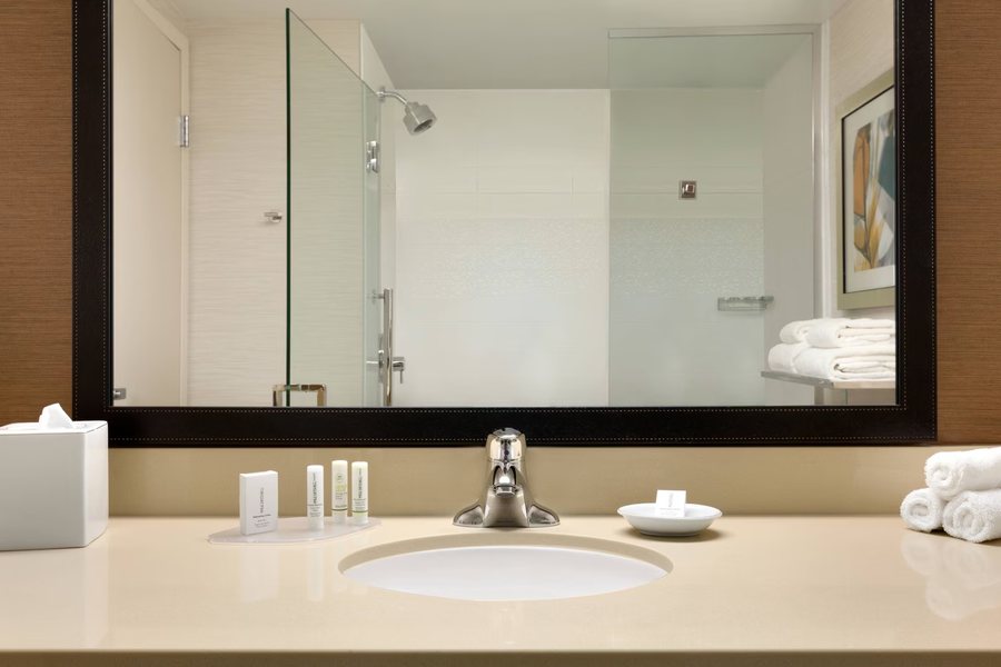 Fairfield Inn Philadelphia Airport — Bathroom