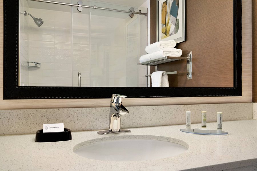 Fairfield Inn Richmond Chester — Bathroom